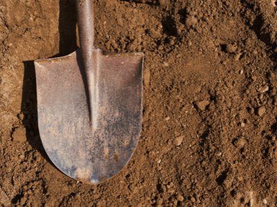 Trenching shovel