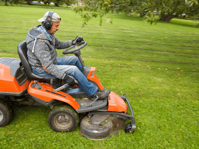 Lawn tractor with bucket